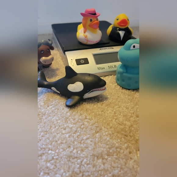 8 animal rubber bath toys - never used in water - Picture 3 of 7